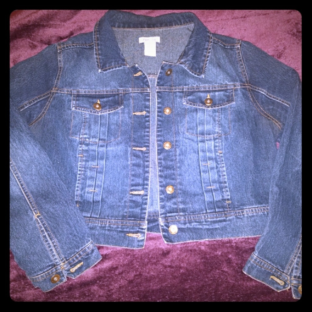 Cropped denim jacket.